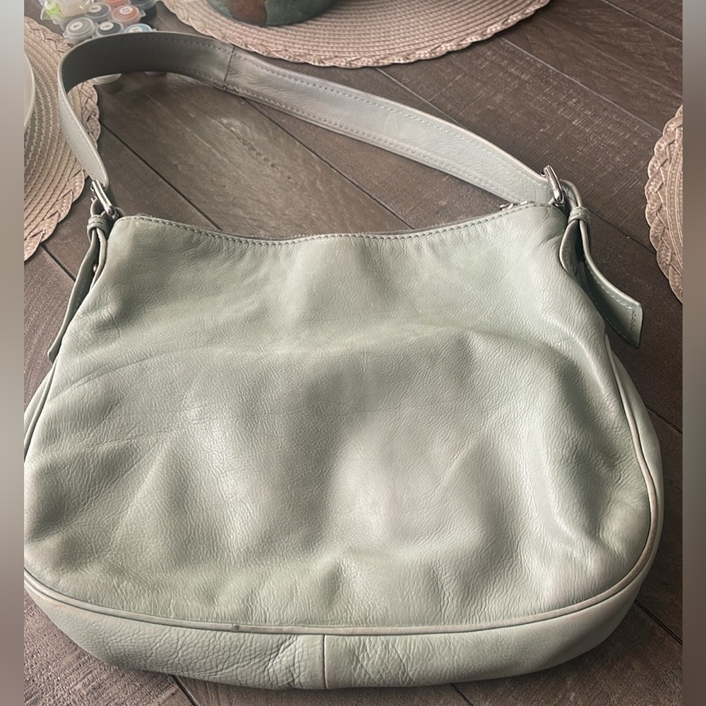 Marc Jacobs Mint Green Leather Shoulder Bag with Gold Hardware - Picture 3 of 10